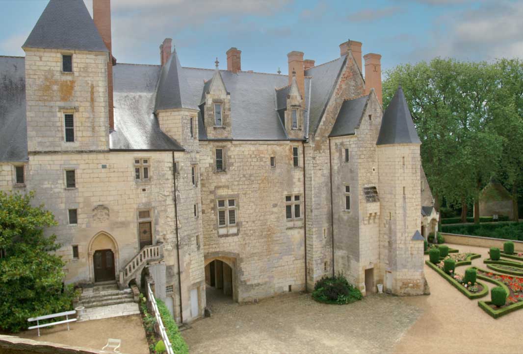 Cour intérieur du château de Courtanvaux